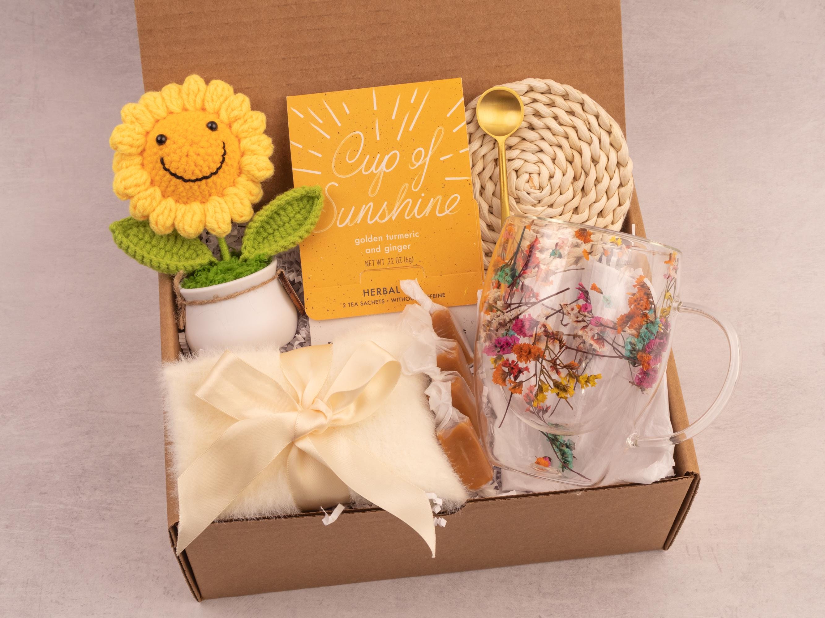 Gift Box Hygge with Blanket, Sending a hug, Thinking of you, Sympathy gift, Bereavement gift, Encouragement gift, Sympathy gift basket